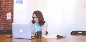 Gaya Kencan Wanita Menurut Usia